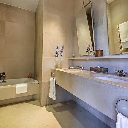 Villa Sleeps 8 Pool Air Con T607883