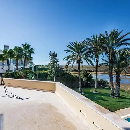 Villa Sleeps 8 Pool Air Con T607883 *