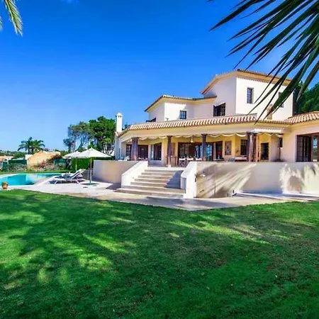 Villa Sleeps 8 Pool Air Con T607883