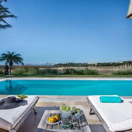 Sleeps 8 Pool Air Con T607883 Villa *