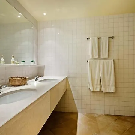 Sleeps 8 Pool Air Con T607883 Villa